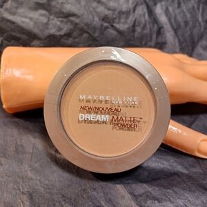 Maybelline Dream Matte Powder Compact - Medium Beige 2 - 2.5